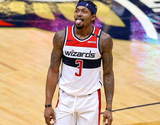 受采访时指 受采访时指